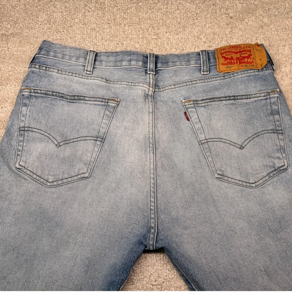 Levi's 501‎ Original Fit Jeans Men 38x30 Light Wash Blue Button Fly Straight Leg